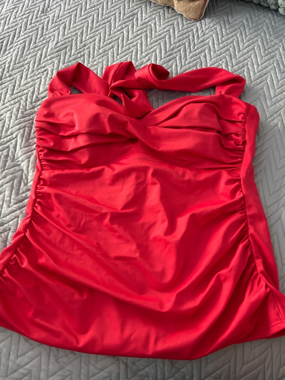 Miracle Suit size 12 women’s tankini top. Coral